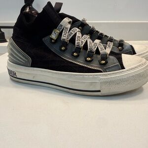 Dior Black and White Men’s Low-Top Logo Ribbon Lace Sneakers